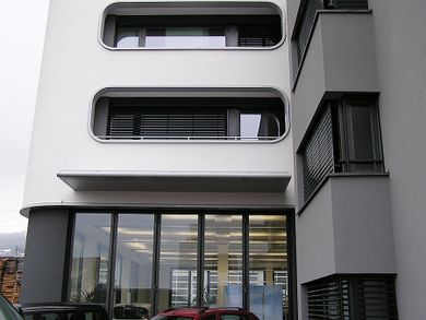 Haus mit Metallbauten, die von der eberle + partner ag gefertigt wurden